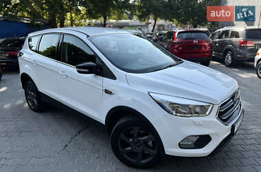 Внедорожник / Кроссовер Ford Kuga 2017 в 