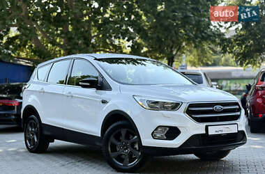 Внедорожник / Кроссовер Ford Kuga 2017 в 