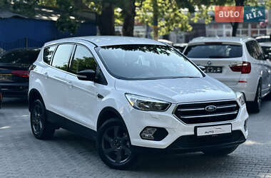 Внедорожник / Кроссовер Ford Kuga 2017 в 