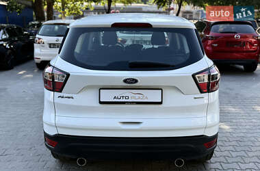 Внедорожник / Кроссовер Ford Kuga 2017 в 