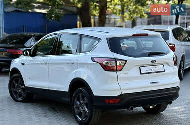 Внедорожник / Кроссовер Ford Kuga 2017 в 