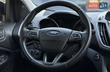 Внедорожник / Кроссовер Ford Kuga 2017 в 