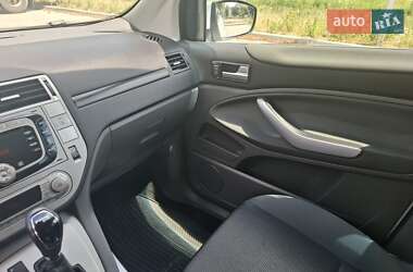 Внедорожник / Кроссовер Ford Kuga 2012 в 