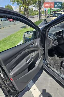 Внедорожник / Кроссовер Ford Kuga 2013 в 