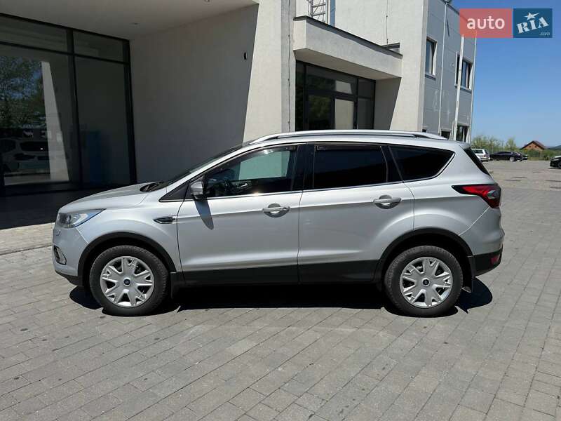 Внедорожник / Кроссовер Ford Kuga 2019 в Ивано-Франковске