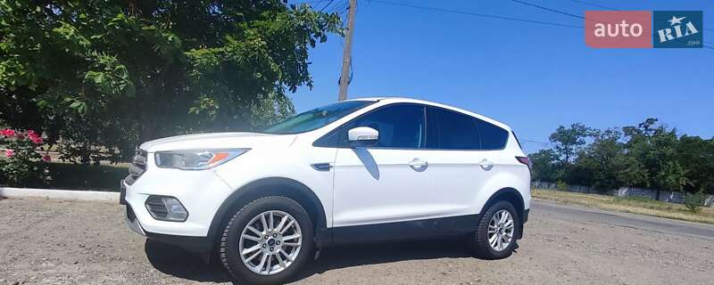 Внедорожник / Кроссовер Ford Kuga 2017 в Болграде