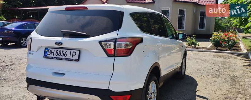 Внедорожник / Кроссовер Ford Kuga 2017 в Болграде