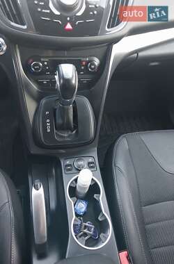 Внедорожник / Кроссовер Ford Kuga 2013 в 