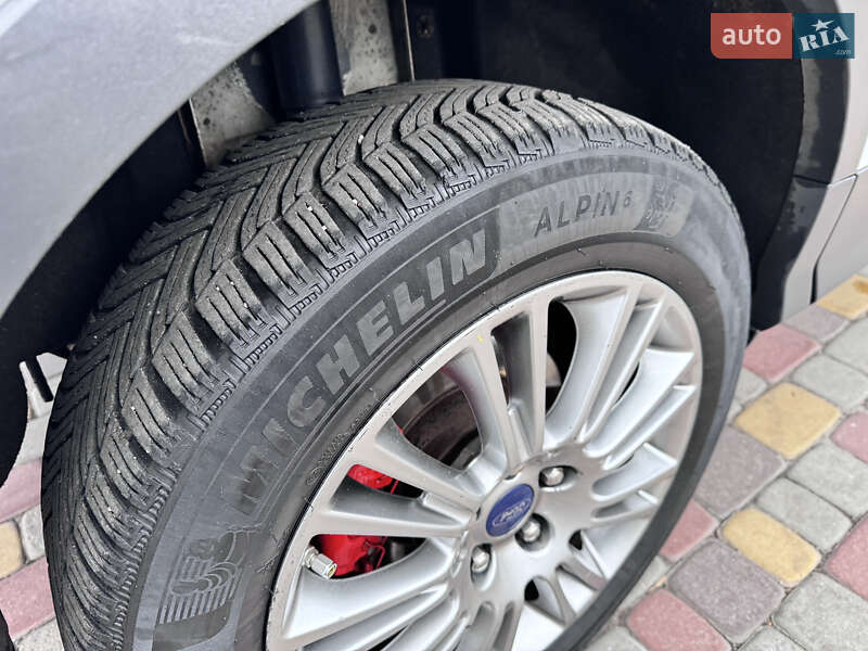 Внедорожник / Кроссовер Ford Kuga 2013 в Павлограде