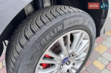 Внедорожник / Кроссовер Ford Kuga 2013 в 