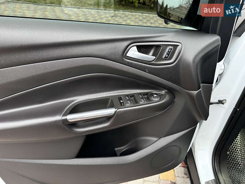 Внедорожник / Кроссовер Ford Kuga 2013 в Павлограде