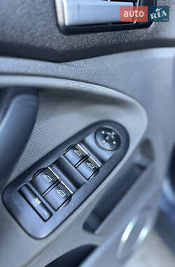 Позашляховик / Кросовер Ford Kuga 2011 в 