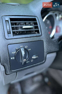 Позашляховик / Кросовер Ford Kuga 2011 в 