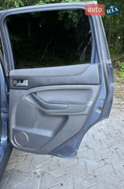 Позашляховик / Кросовер Ford Kuga 2011 в 