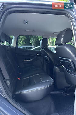 Позашляховик / Кросовер Ford Kuga 2011 в 