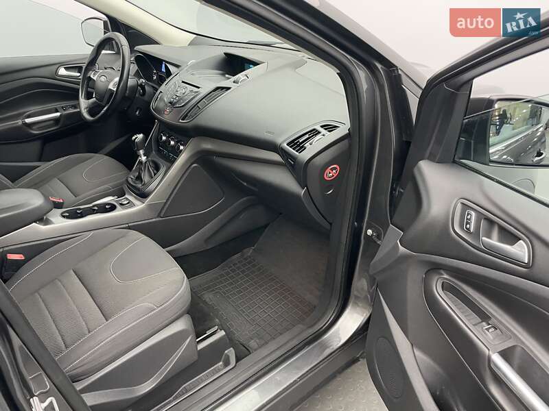 Позашляховик / Кросовер Ford Kuga 2015 в Києві