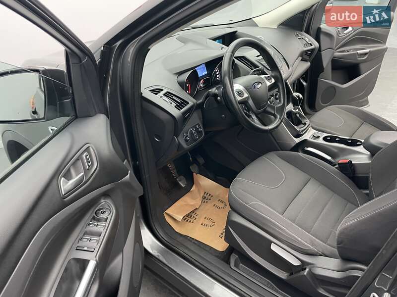 Позашляховик / Кросовер Ford Kuga 2015 в Києві