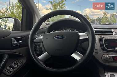 Внедорожник / Кроссовер Ford Kuga 2012 в 