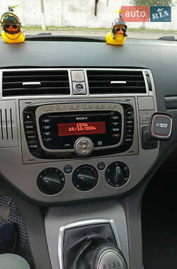 Внедорожник / Кроссовер Ford Kuga 2012 в 