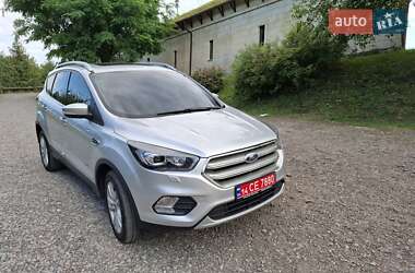 Внедорожник / Кроссовер Ford Kuga 2017 в 