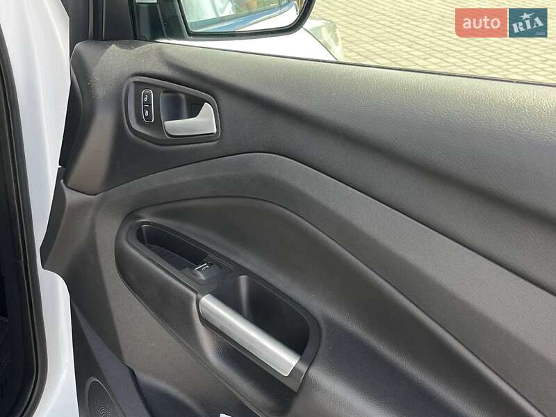 Внедорожник / Кроссовер Ford Kuga 2017 в Львове