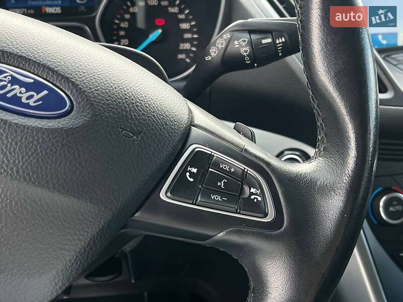 Внедорожник / Кроссовер Ford Kuga 2017 в Львове
