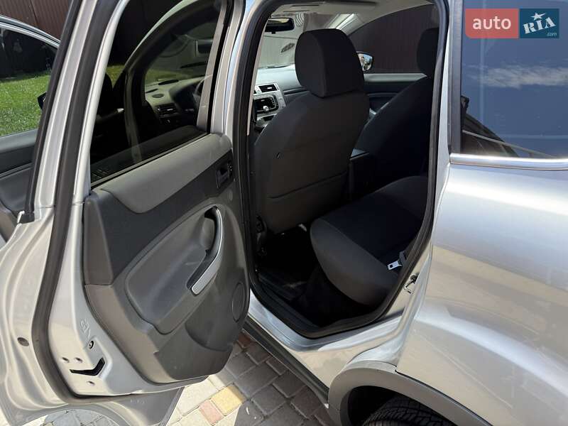 Внедорожник / Кроссовер Ford Kuga 2012 в Каменец-Подольском