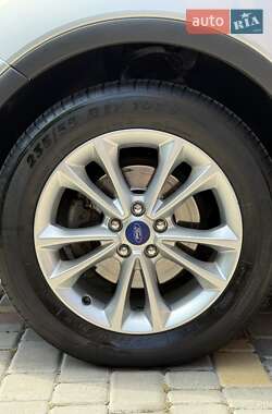 Внедорожник / Кроссовер Ford Kuga 2012 в 