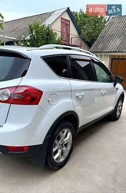 Внедорожник / Кроссовер Ford Kuga 2010 в 