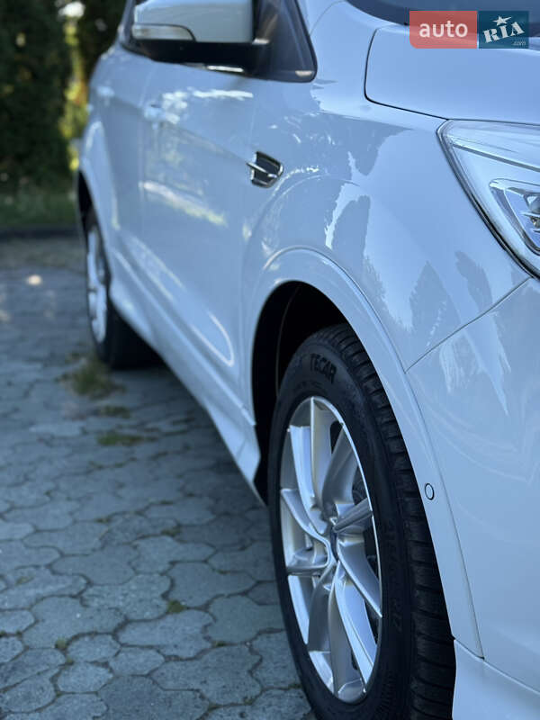 Внедорожник / Кроссовер Ford Kuga 2015 в Дубно