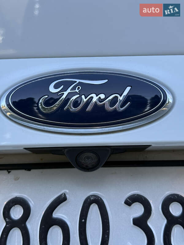 Внедорожник / Кроссовер Ford Kuga 2015 в Дубно