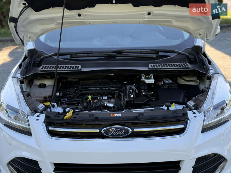 Внедорожник / Кроссовер Ford Kuga 2015 в Дубно