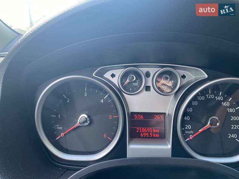 Внедорожник / Кроссовер Ford Kuga 2012 в 