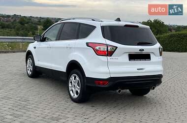 Позашляховик / Кросовер Ford Kuga 2017 в 