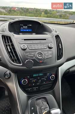Позашляховик / Кросовер Ford Kuga 2017 в 