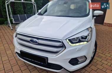 Внедорожник / Кроссовер Ford Kuga 2019 в 