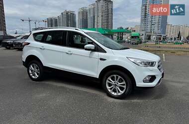 Внедорожник / Кроссовер Ford Kuga 2019 в 
