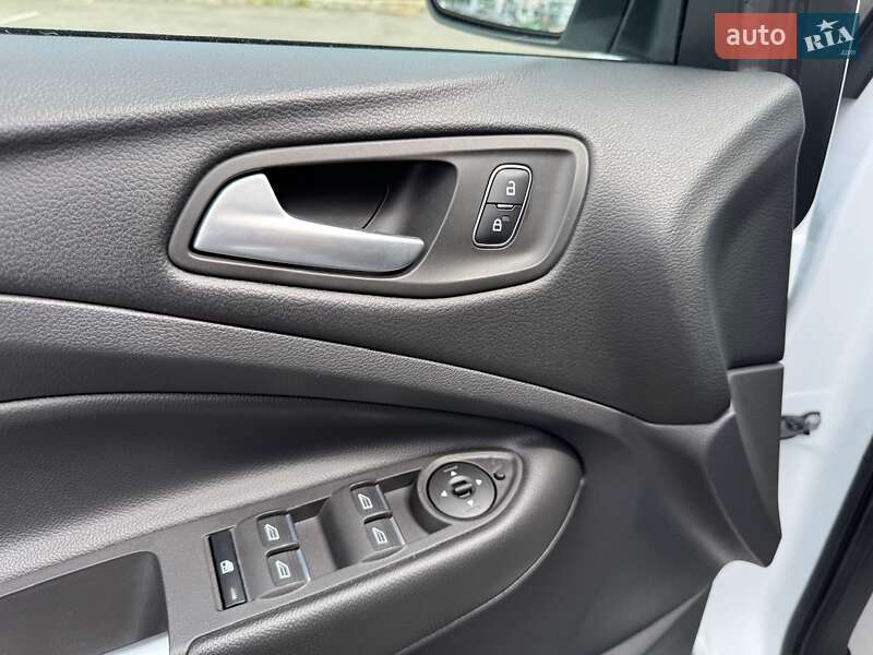 Позашляховик / Кросовер Ford Kuga 2019 в Києві
