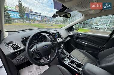 Внедорожник / Кроссовер Ford Kuga 2019 в 
