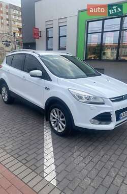 Внедорожник / Кроссовер Ford Kuga 2015 в 