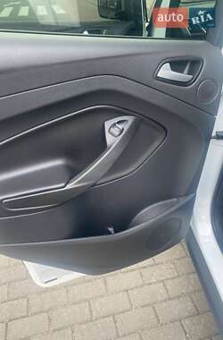 Внедорожник / Кроссовер Ford Kuga 2015 в 
