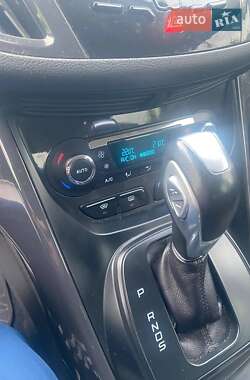 Внедорожник / Кроссовер Ford Kuga 2015 в 