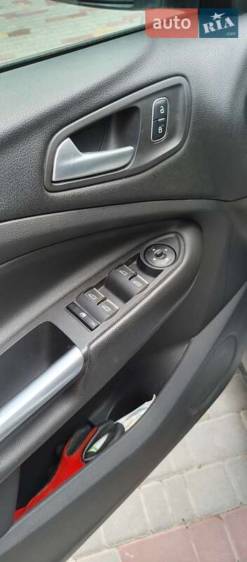 Внедорожник / Кроссовер Ford Kuga 2017 в Каменец-Подольском