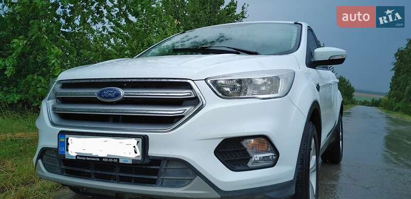 Внедорожник / Кроссовер Ford Kuga 2017 в Каменец-Подольском
