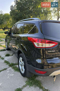 Внедорожник / Кроссовер Ford Kuga 2013 в 