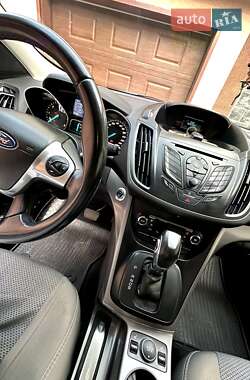 Внедорожник / Кроссовер Ford Kuga 2014 в 