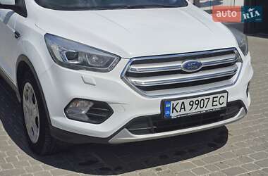 Внедорожник / Кроссовер Ford Kuga 2019 в 