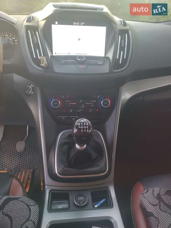 Позашляховик / Кросовер Ford Kuga 2016 в Світловодську