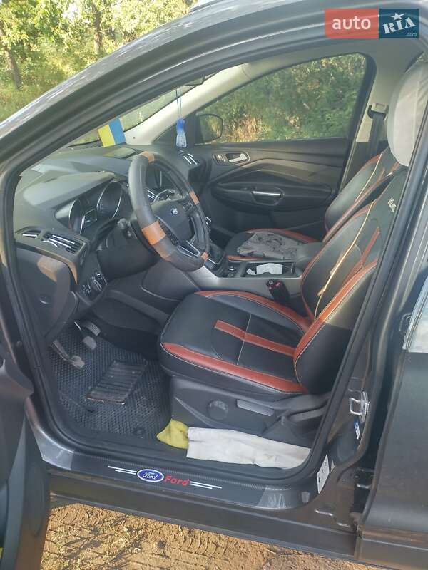 Позашляховик / Кросовер Ford Kuga 2016 в Світловодську