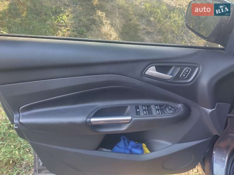 Позашляховик / Кросовер Ford Kuga 2016 в Світловодську